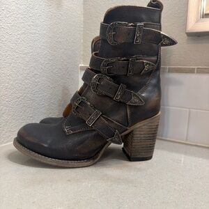 Freebird by Steven Canyon Black Leather Buckle Ankle Boots sz 8